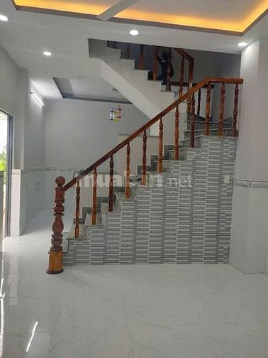 nhà góc 2 mặt tiền gần chợ mỹ hạnh – giá tốt 690tr  – dọn vào ở ngay  