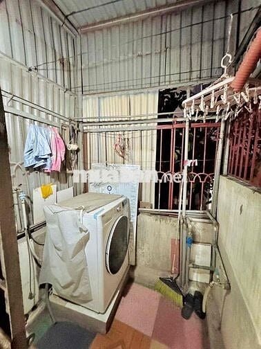 Dưới 3 tỷ có nhà tập thể sổ đỏ Định Công-60m ra phố-28m*4T;;MT3m;4ngủ