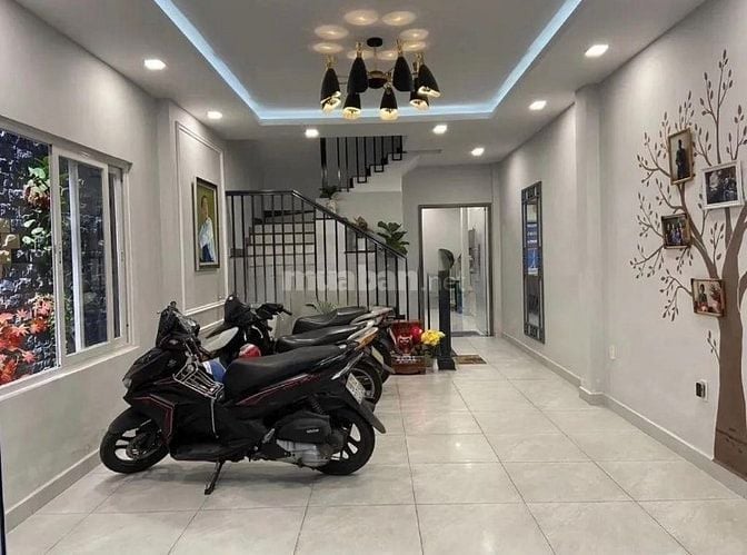 Cần bán nhà nội thất cơ bản giá 2tỷ690 tại Nguyễn Thông,P9,Q3 hẻm oto