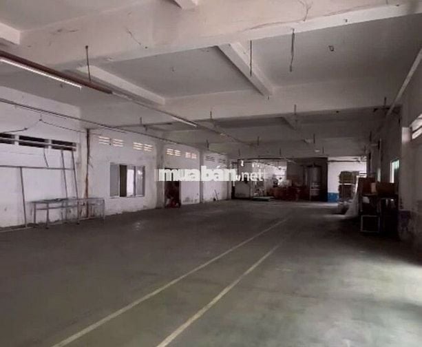 Thuê kho xưởng quận 7 DT 680m xe cont tận cửa, không cấm giờ.