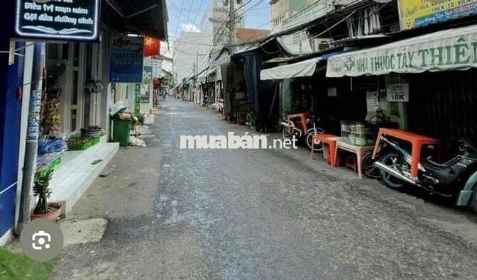 bán đất tặng nhà c4. DT lớn ngay tt quận 7 . ngang 5.5m