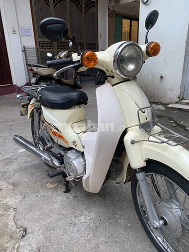 Cần bán xe cúp 50cc màu trắng Đài Loan, biển Hà Nội