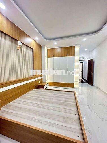 Nhà mới xây đẹp y hình 4 x 17 có 3 lầu 5pn 6wc sân thượng