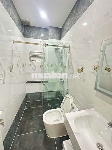 Nhà mới xây đẹp y hình 4 x 17 có 3 lầu 5pn 6wc sân thượng