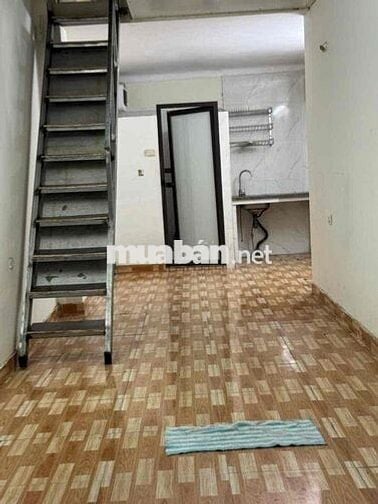 Cho thuê nhà riêng 30 mét vuông 2 tầng phố Vĩnh Hưng