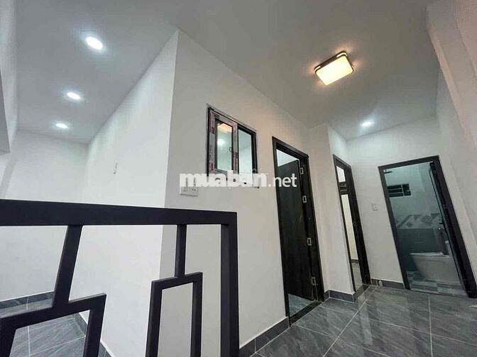 Nhà 1/ TL15, Ngã tư ga Quận 12