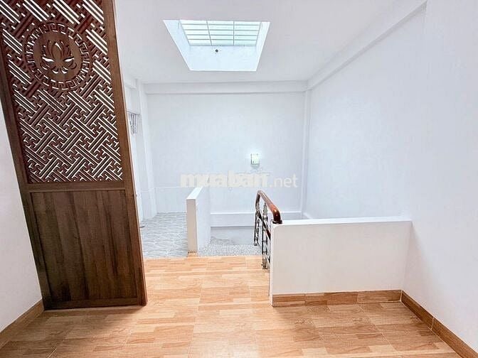 BÁN NHÀ NGAY ĐẠI HỌC CÔNG NGHIỆP - GẦN OTO GẦN PHỐ - FULL NỘI THẤT ĐẸP