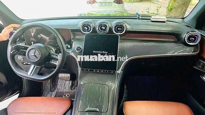 E cần bán mercedes glc300 4Matic - sx 2023