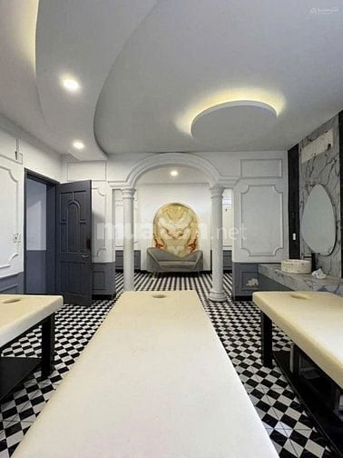 Hiếm nhà mặt tiền Lê Văn Sỹ, Quận 3. Ngang 6m, giá chỉ 4x triệu/tháng.