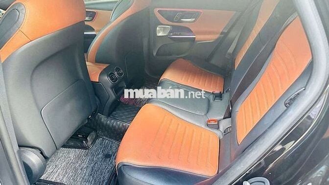 E cần bán mercedes glc300 4Matic - sx 2023