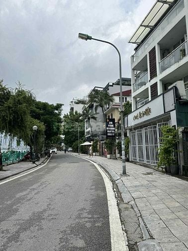 Bán nhà phố Quảng An 105m2, ô tô qua nhà, gần Hồ Tây, ở luôn