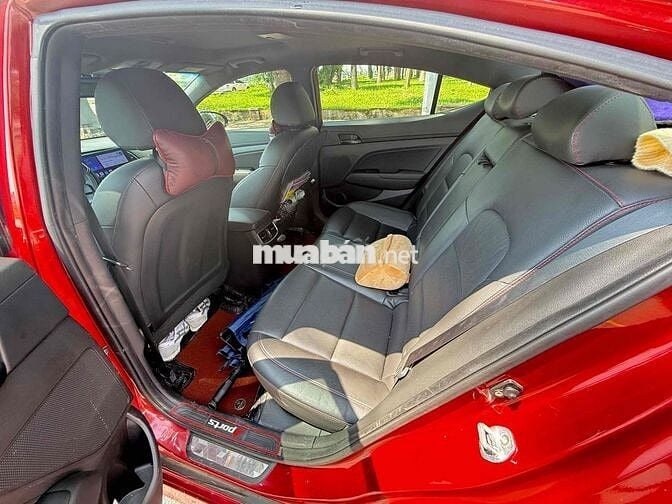 Hyundai Elantra 2018 1.6 AT Sport - 80000 km