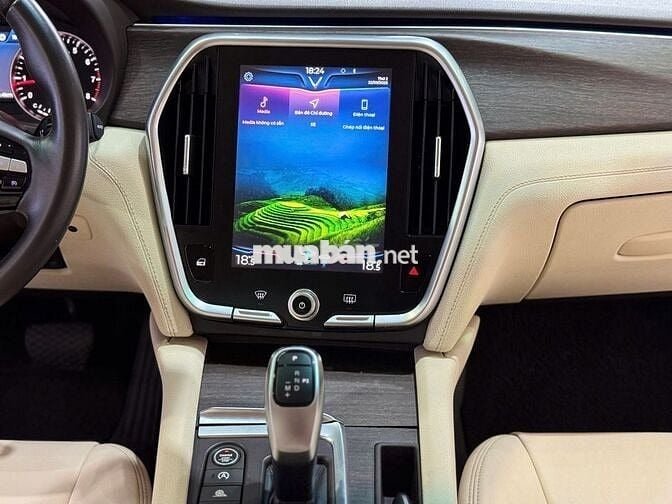 VinFast Lux A Premium 2.0 AT 2020