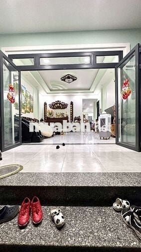 Bán Nhà 210m HXH Đ.Số11 Gần Đ.hoc Sư Phạm Linh Trung DT(8×26) 3Pn