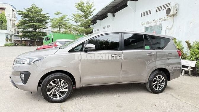 Toyota Innova 2025 E 2.0 MT - 1200 km