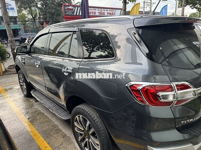 Ford Everest Titanium 2018, bảo hành 2026, vay 75%