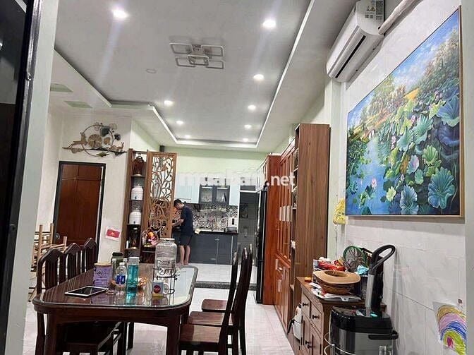 Bán Nhà 210m HXH Đ.Số11 Gần Đ.hoc Sư Phạm Linh Trung DT(8×26) 3Pn