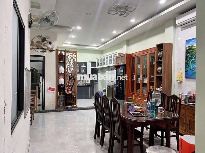 Bán Nhà 210m HXH Đ.Số11 Gần Đ.hoc Sư Phạm Linh Trung DT(8×26) 3Pn