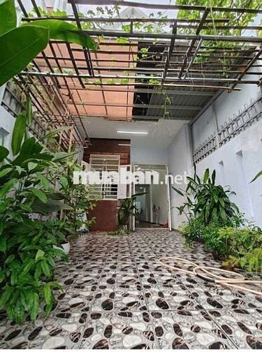 Cho thuê nhà sân xe hơi gần sân vận động Đông hoà Dĩ An