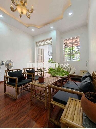 Cho thuê nhà sân xe hơi gần sân vận động Đông hoà Dĩ An