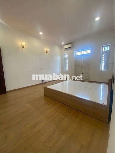 Cho thuê nhà sân xe hơi gần sân vận động Đông hoà Dĩ An