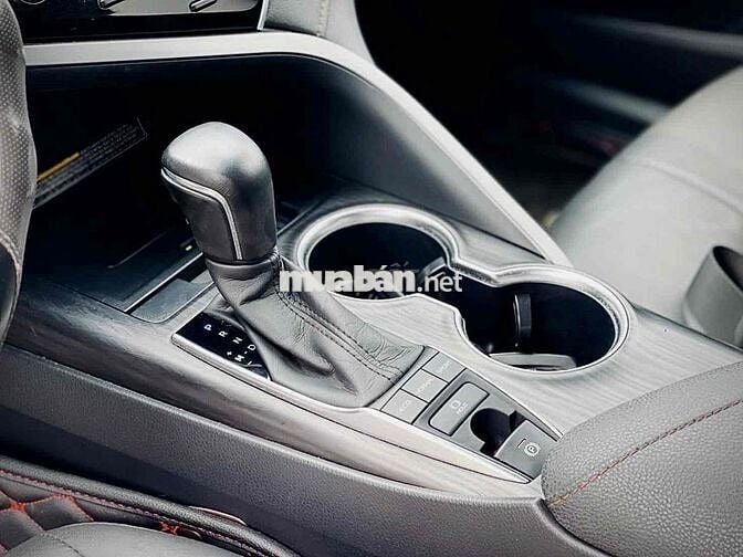 🚘 Toyota Camry 2.0Q Model 2022 - 1 Chủ mua mới