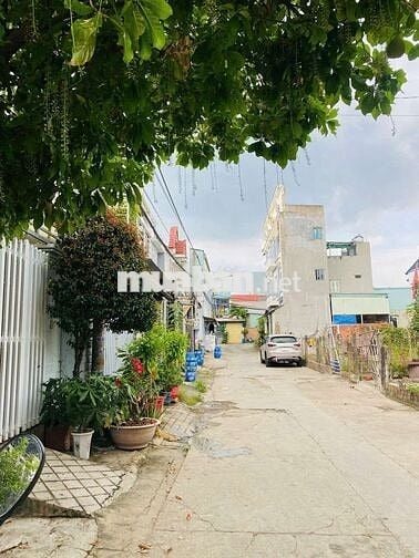 Cho thuê nhà sân xe hơi gần sân vận động Đông hoà Dĩ An