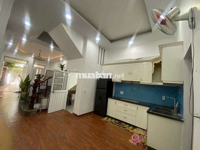 Cho thuê nhà sân xe hơi gần sân vận động Đông hoà Dĩ An