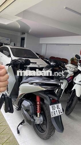 SH 160i ABS phiên bản Sport xám xi măng