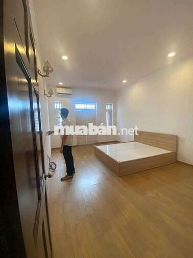 Cho thuê nhà sân xe hơi gần sân vận động Đông hoà Dĩ An