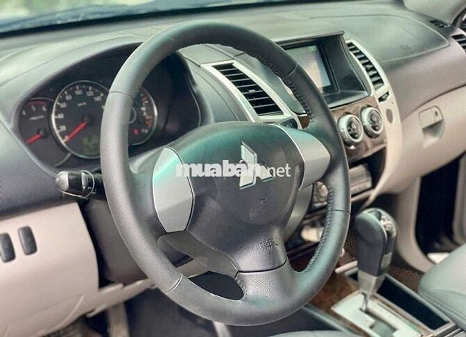 Mitsubishi Pajero Sport 7 chỗ tự động máy dầu RẺ