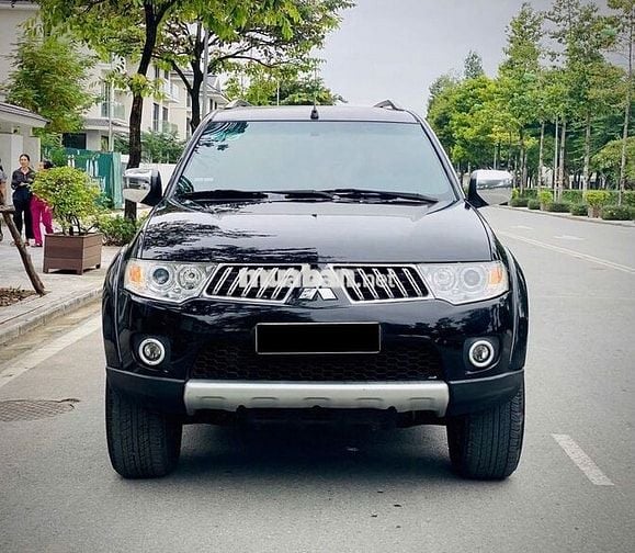 Mitsubishi Pajero Sport 7 chỗ tự động máy dầu RẺ