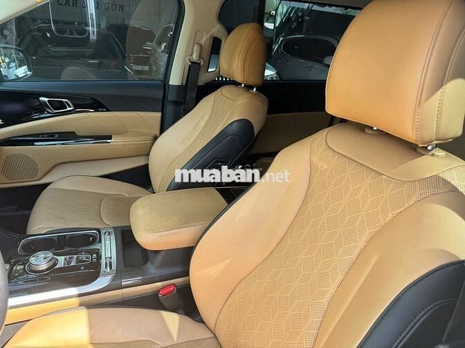 Kia Carnival 2.2D Premium 8 chỗ 2021 - 57000 km