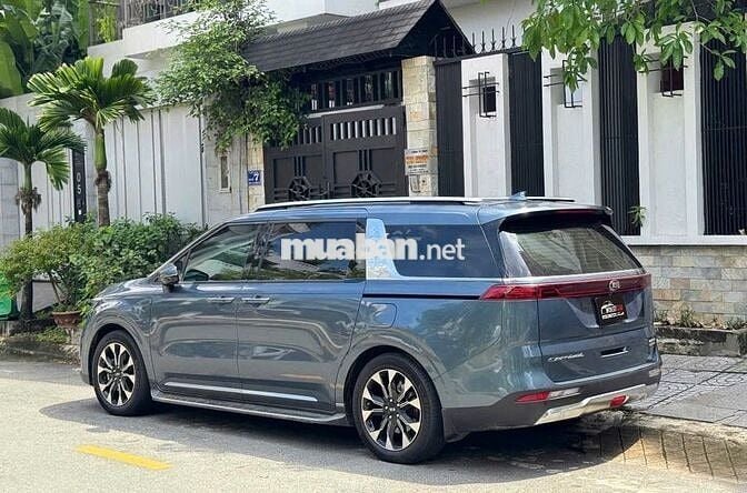 Kia Carnival 2.2D Premium 8 chỗ 2021 - 57000 km