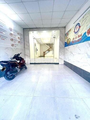 🔥Nhà 3 Lầu, Mặt Tiền Đường Phạm Văn Đồng, P13, Bình Thạnh/ 3PN, 4WC