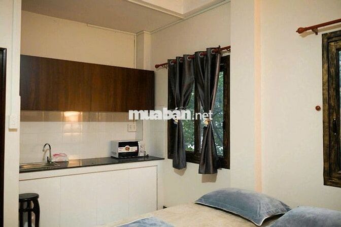 Cho thuê căn hộ dịch vụ giá rẻ mặt tiền đường Lạc Long Quân