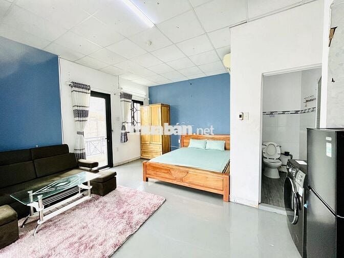 CĂN HỘ BANCON NGAY CẦU VƯỢT HÀNG XANH CÓ THANG MÁY BẢO VỆ - AN NINH