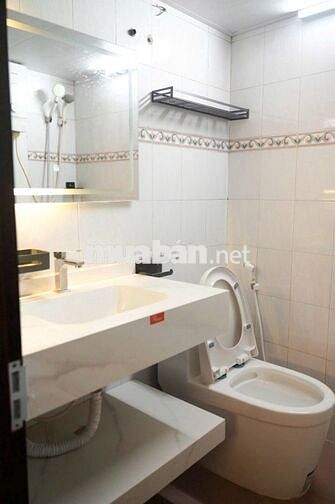 Cho thuê căn hộ dịch vụ giá rẻ mặt tiền đường Lạc Long Quân