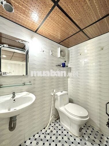 CĂN HỘ BANCON NGAY CẦU VƯỢT HÀNG XANH CÓ THANG MÁY BẢO VỆ - AN NINH