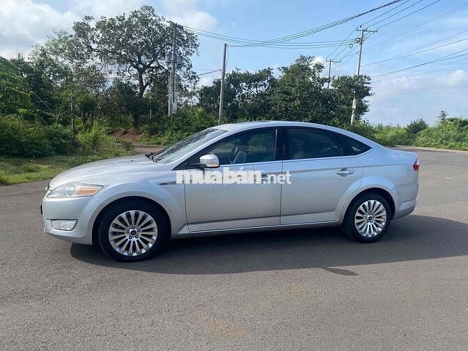 Ford Mondeo 2010 - 82000 km xe gia đình sử dụng
