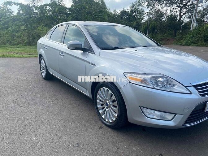Ford Mondeo 2010 - 82000 km xe gia đình sử dụng