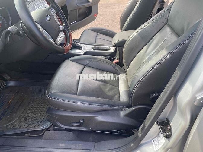 Ford Mondeo 2010 - 82000 km xe gia đình sử dụng