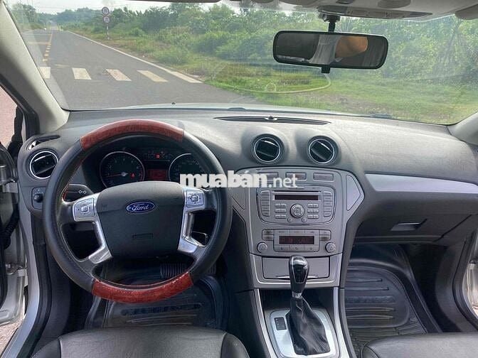 Ford Mondeo 2010 - 82000 km xe gia đình sử dụng