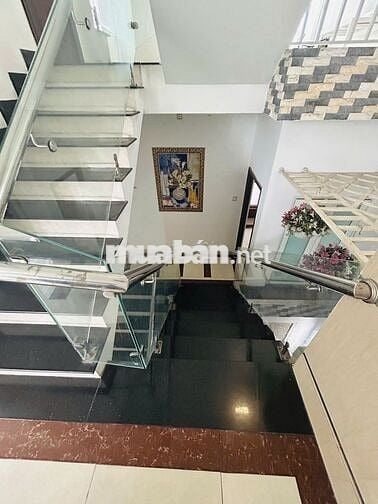 Bán BT MT ngay TT Thủ Đức thích hợp làm VP, cho thuê Căn hộ DV,