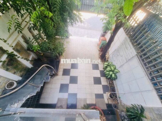 Bán BT MT ngay TT Thủ Đức thích hợp làm VP, cho thuê Căn hộ DV,