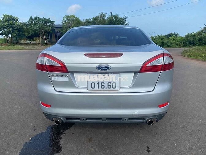 Ford Mondeo 2010 - 82000 km xe gia đình sử dụng