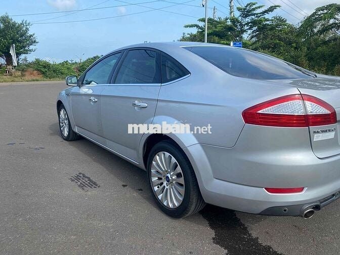 Ford Mondeo 2010 - 82000 km xe gia đình sử dụng