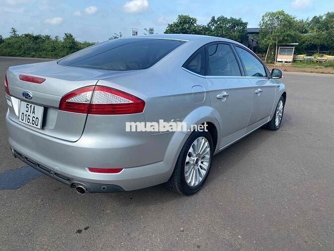 Ford Mondeo 2010 - 82000 km xe gia đình sử dụng