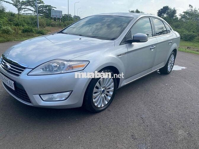 Ford Mondeo 2010 - 82000 km xe gia đình sử dụng