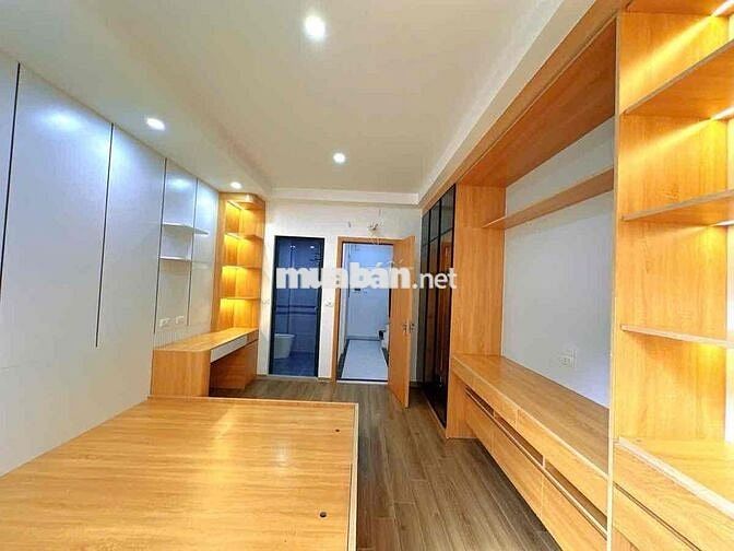 Lô Góc Cầu Giấy 40m2 - 6 Tầng Thang Máy - Gần Phố - Ở Ngay - 11 Tỷ